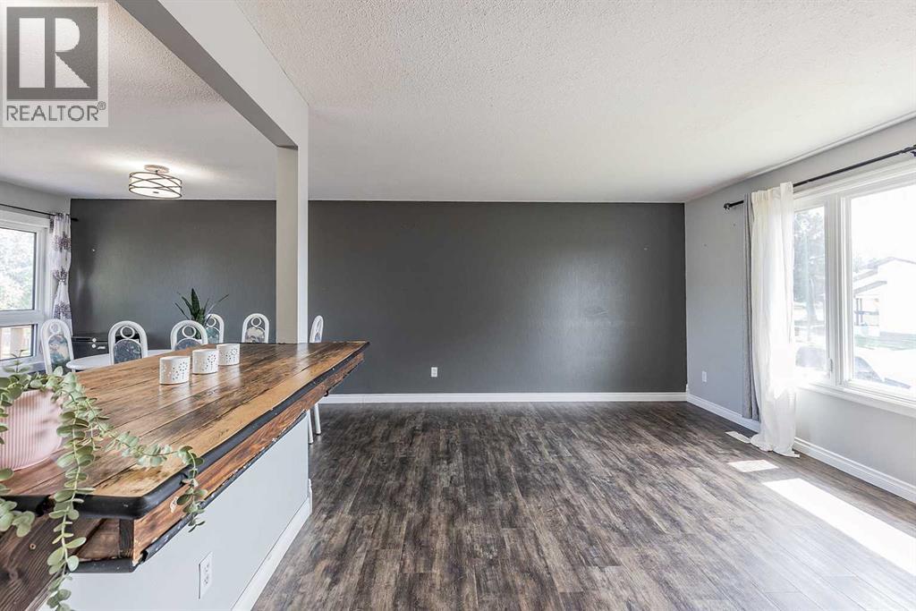 516 Sissons Crescent SE - 6