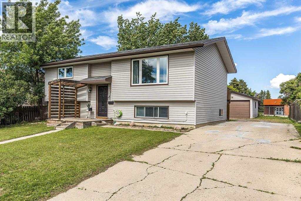516 Sissons Crescent SE - 1