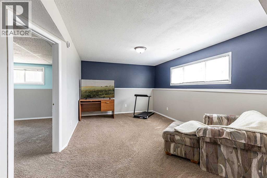 516 Sissons Crescent SE - 23