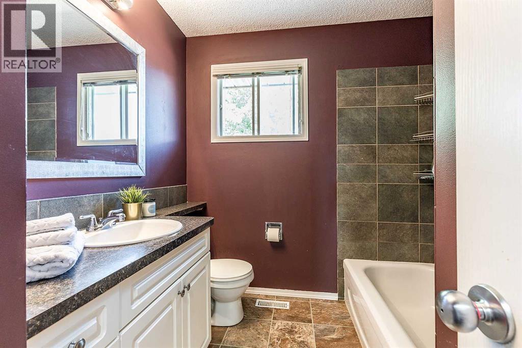 516 Sissons Crescent SE - 16