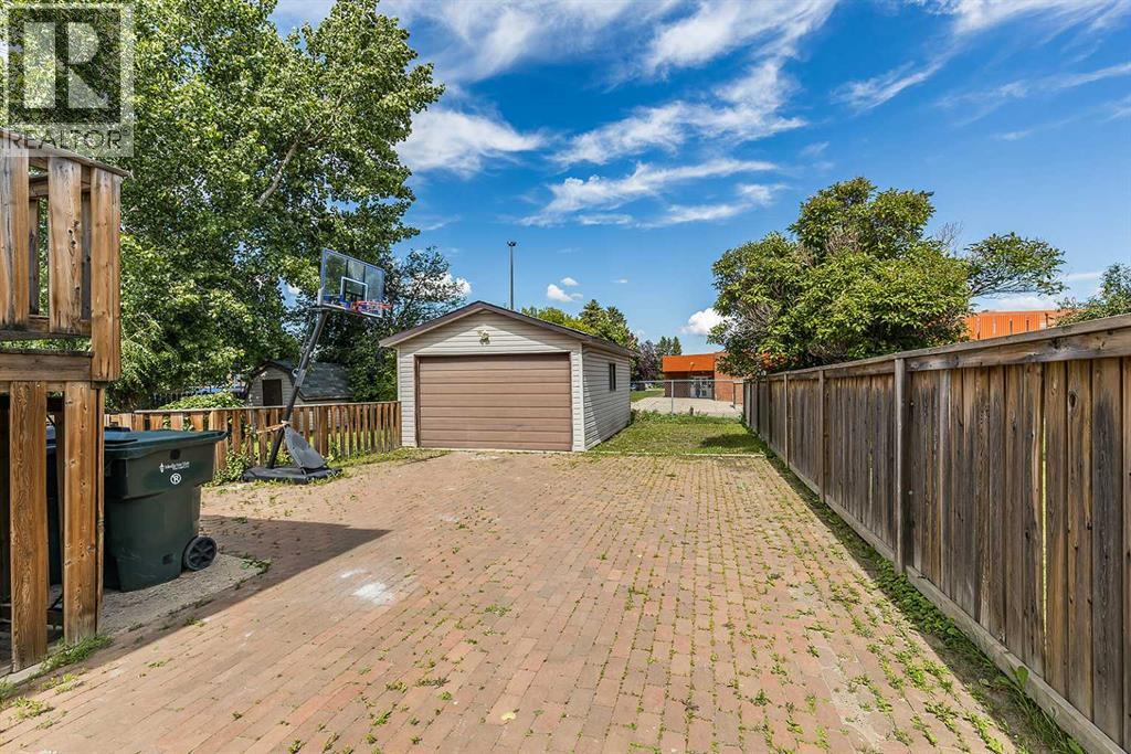 516 Sissons Crescent SE - 41