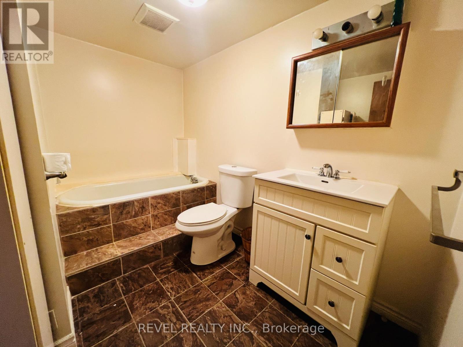 148 EVANS STREET - 30