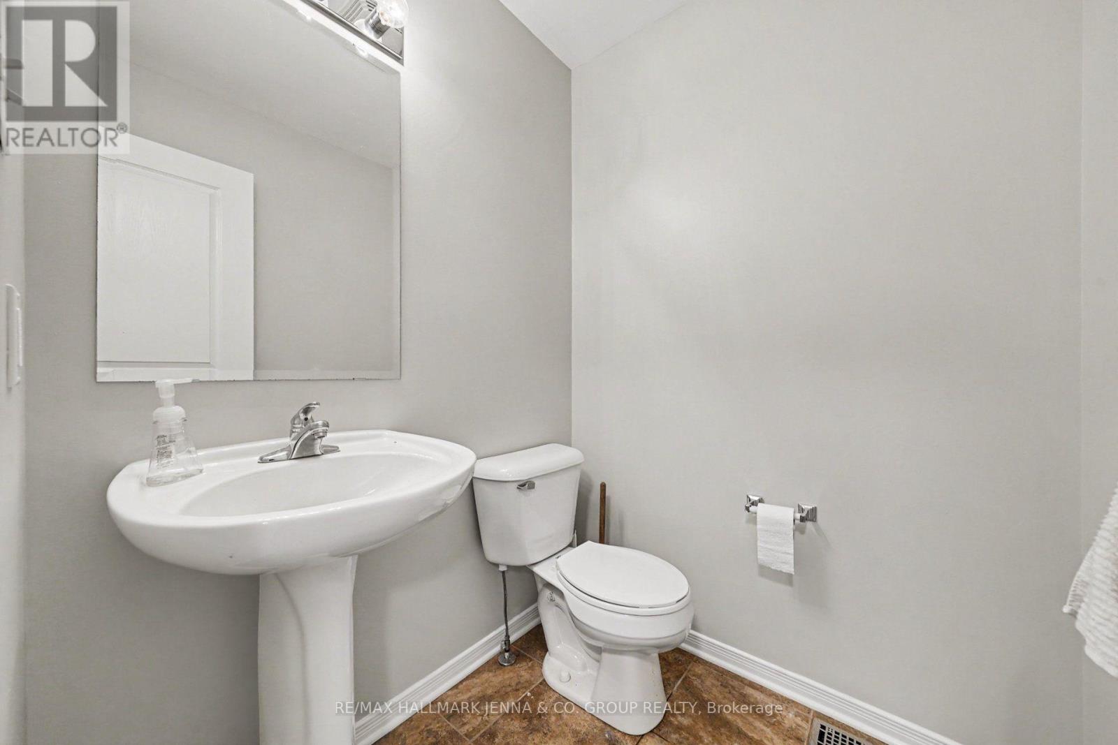 3 Bed, 3 Bath House for Sale in Ottawa – 190 SORENTO STREET, Ottawa – MLS# X13567684 - Image 13