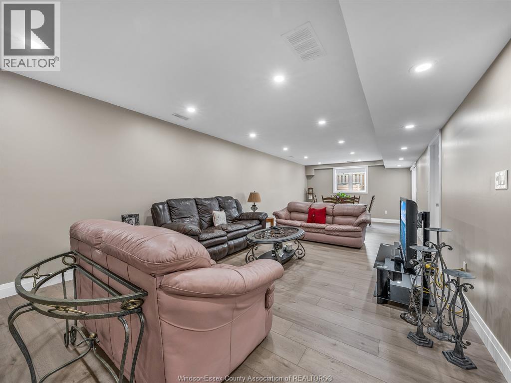 5 WOODLAND STREET - 31