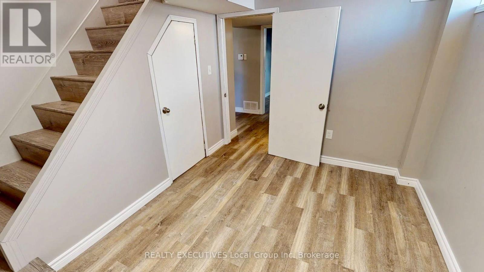 319 ALBERT AVENUE - 17