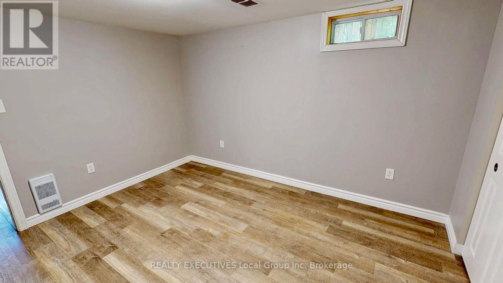 319 ALBERT AVENUE - 21