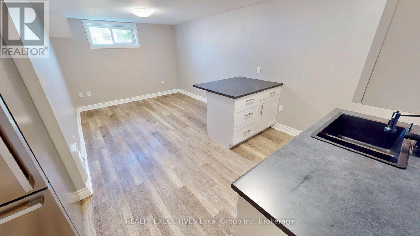319 ALBERT AVENUE - 27