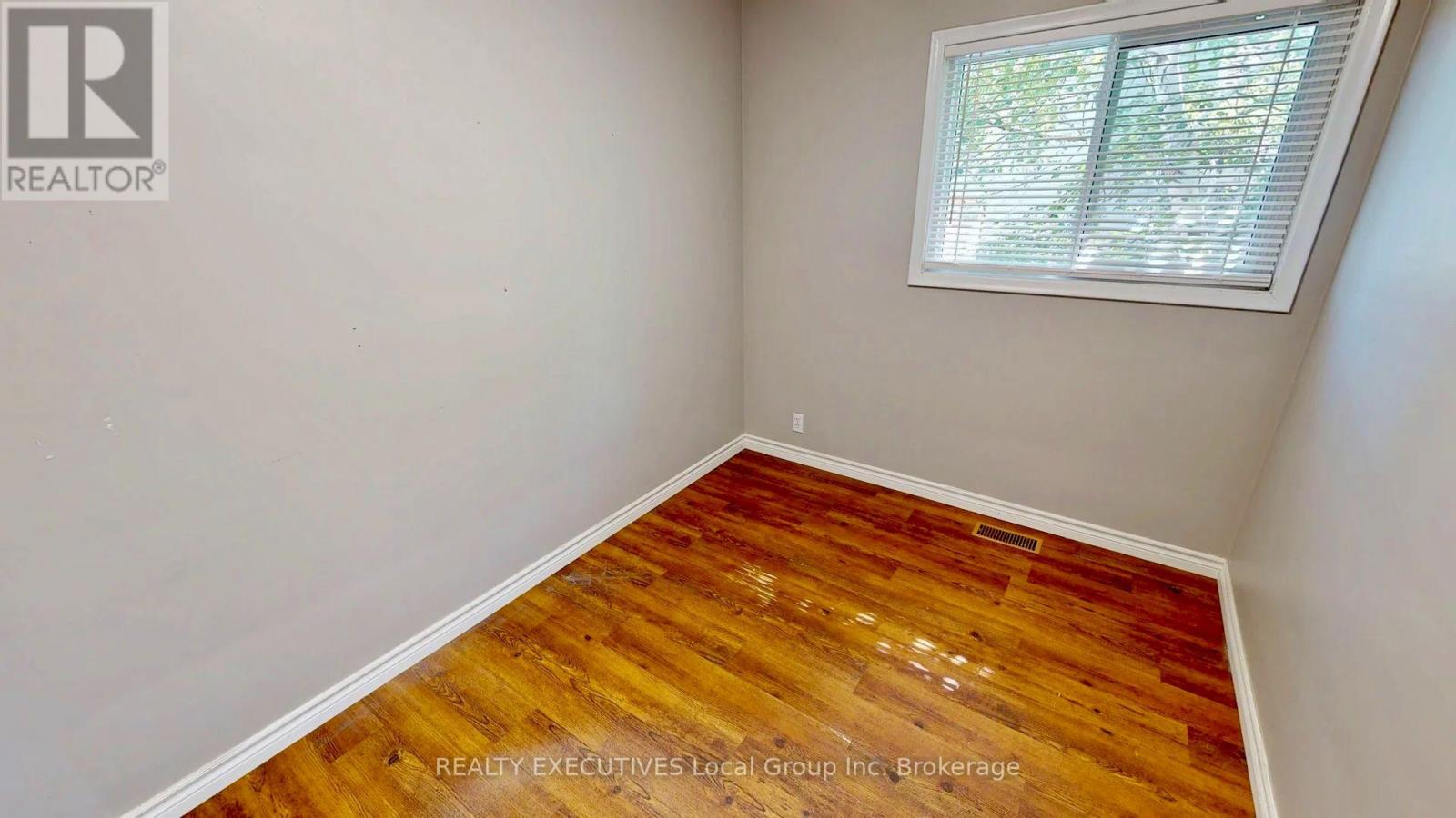 319 ALBERT AVENUE - 34