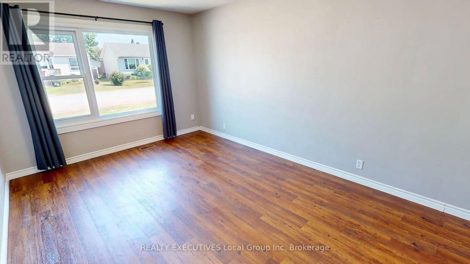 319 ALBERT AVENUE - 37
