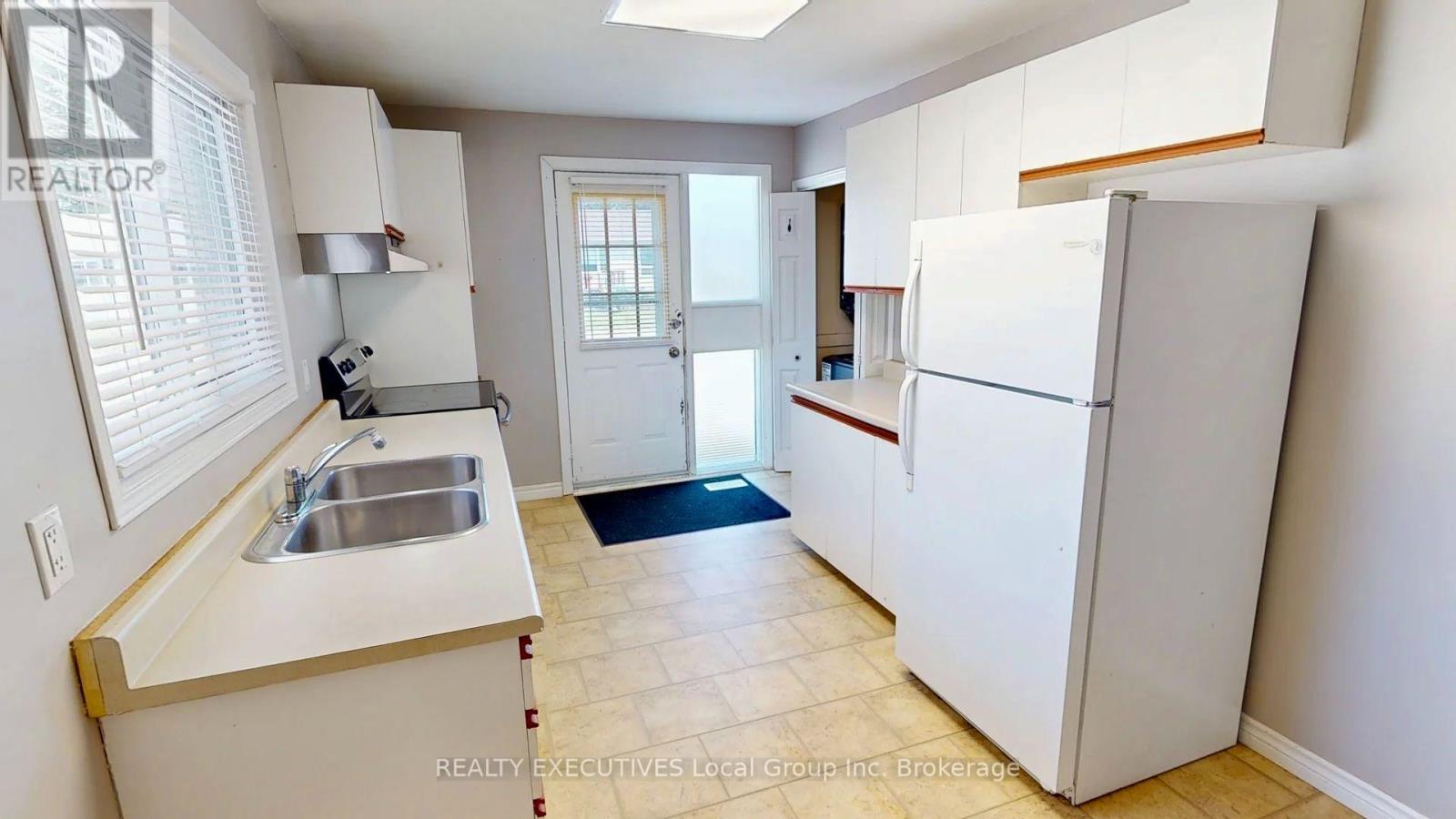 319 ALBERT AVENUE - 39