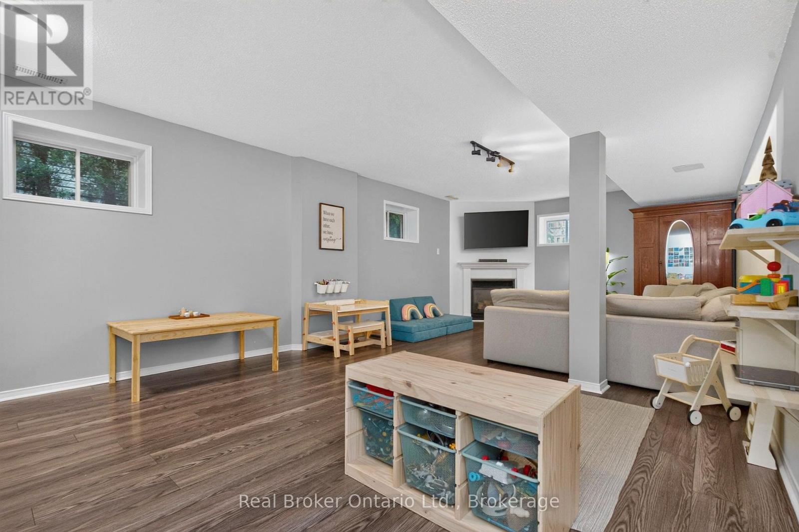 210 DYER DRIVE - 14