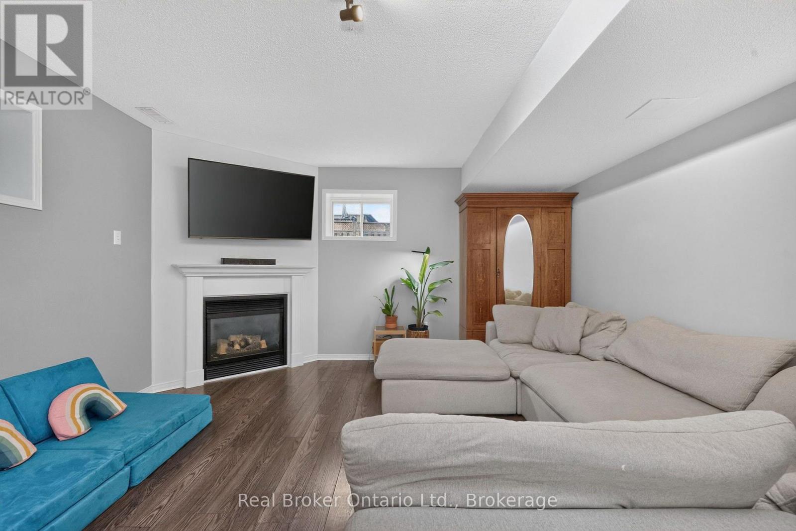 210 DYER DRIVE - 15