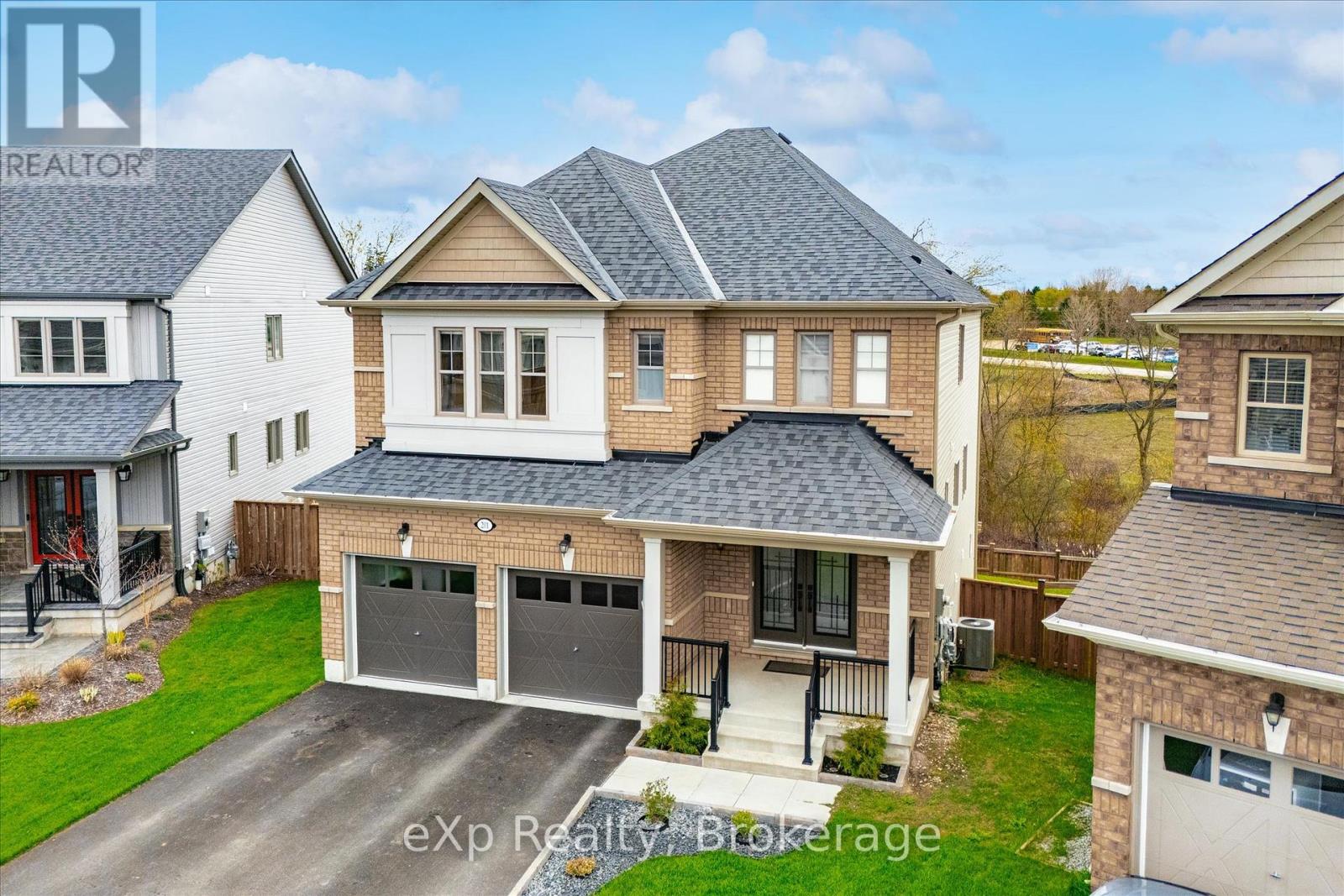 201 MCFARLANE CRESCENT - 1