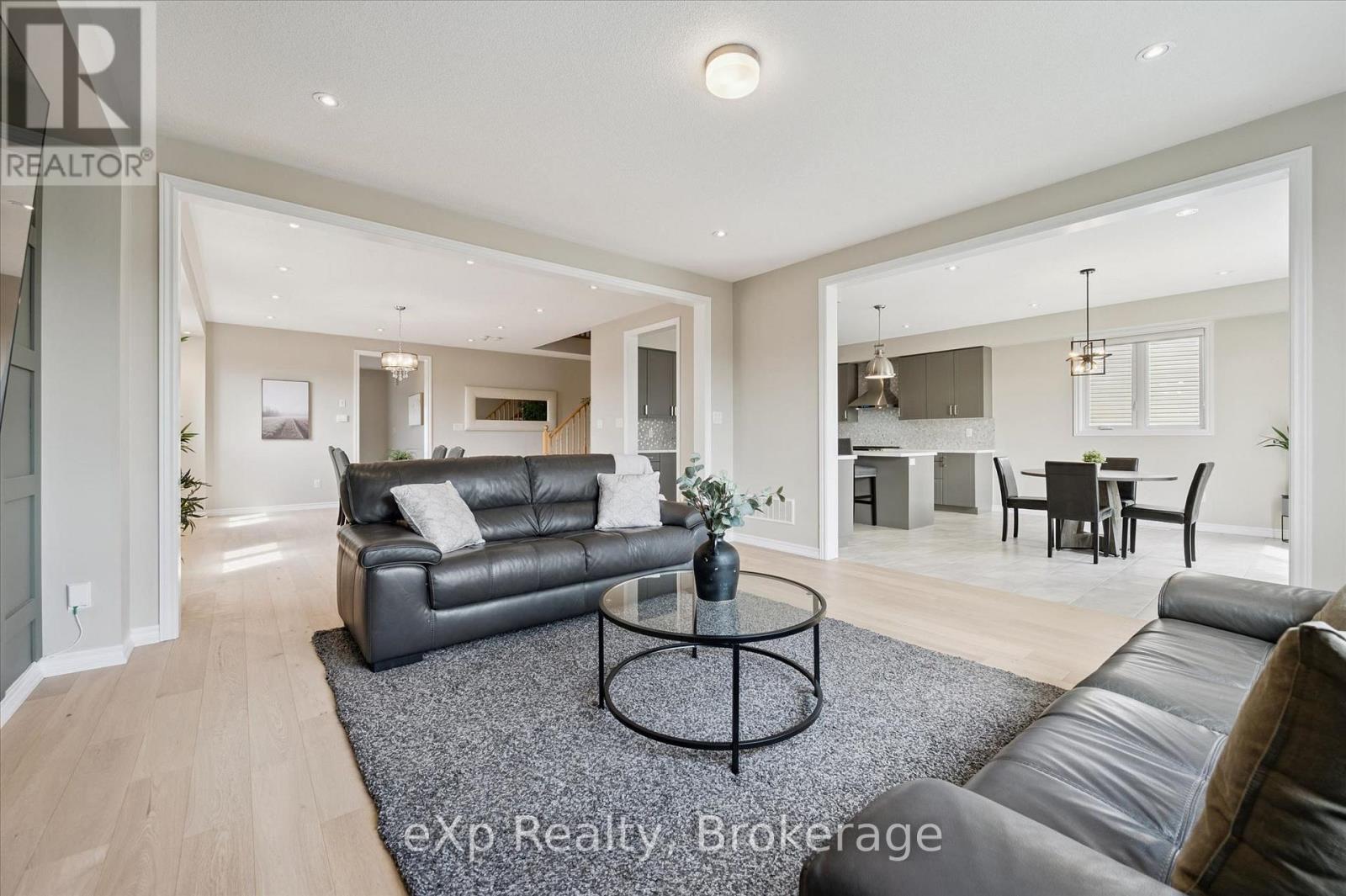 201 MCFARLANE CRESCENT - 13
