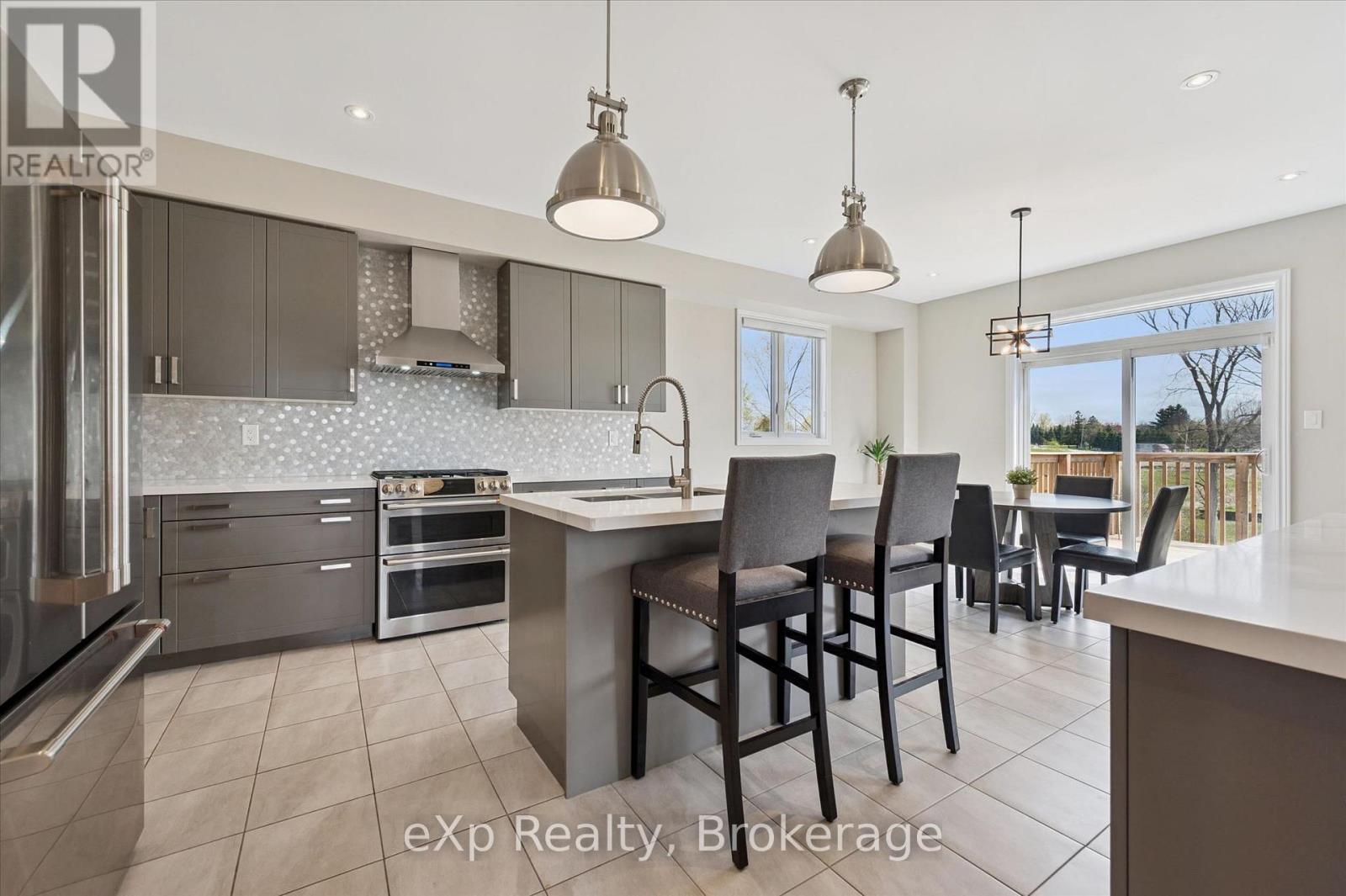 201 MCFARLANE CRESCENT - 16