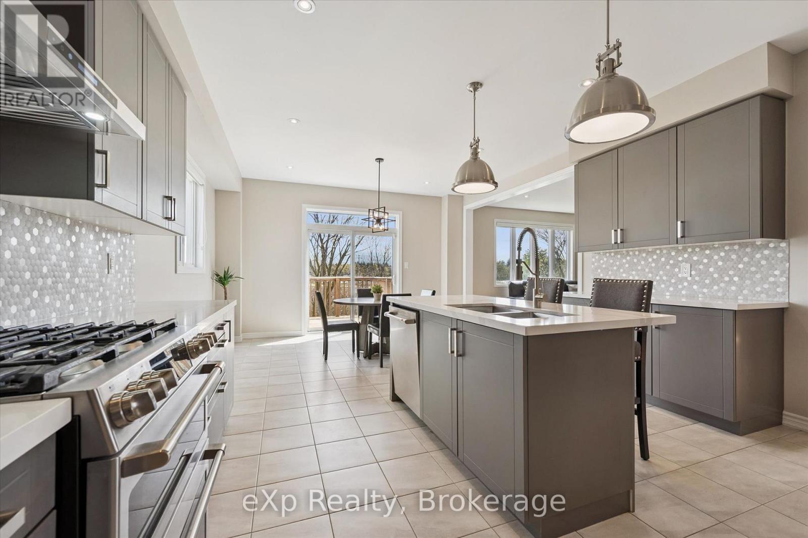 201 MCFARLANE CRESCENT - 18