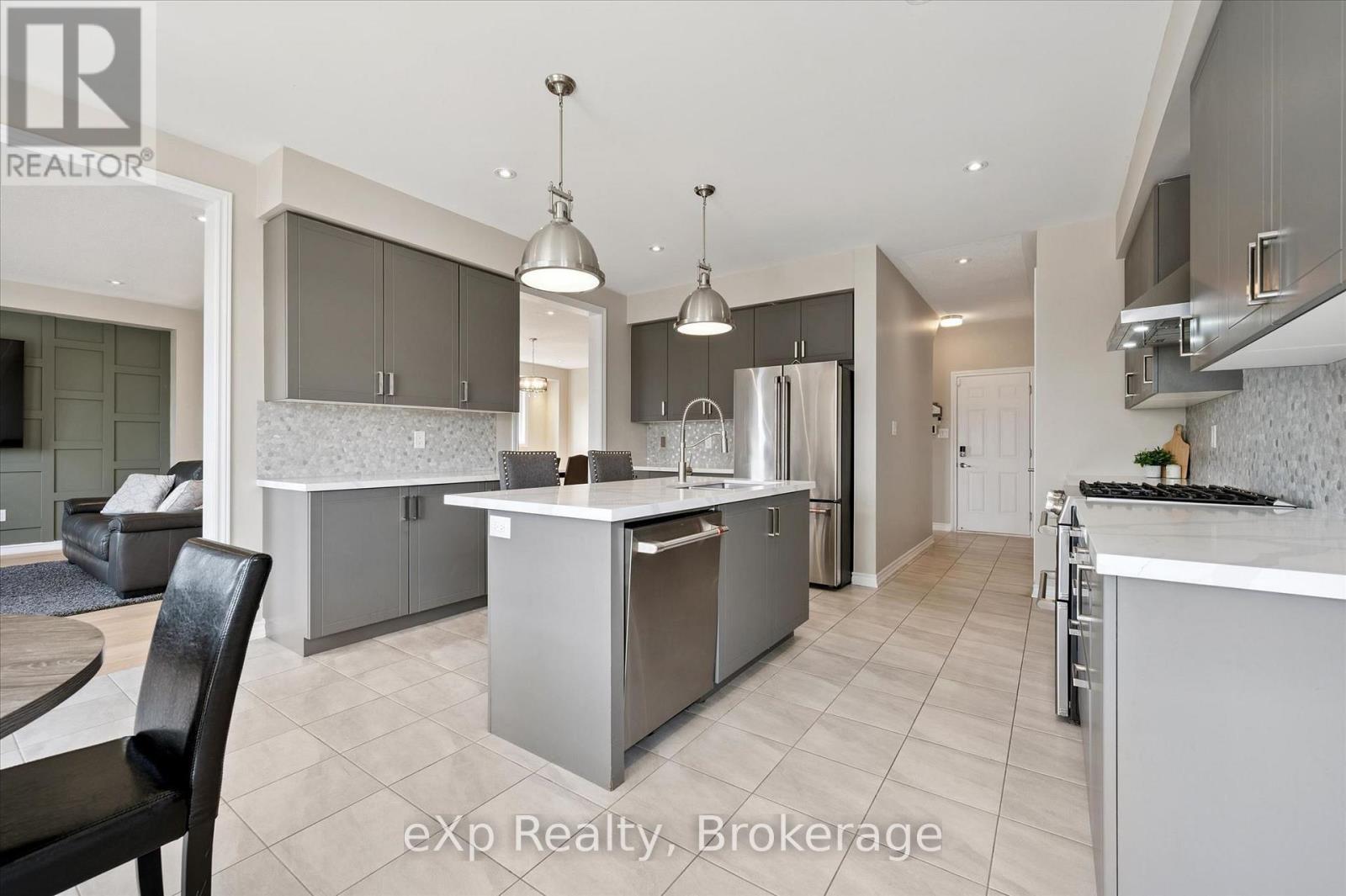 201 MCFARLANE CRESCENT - 23
