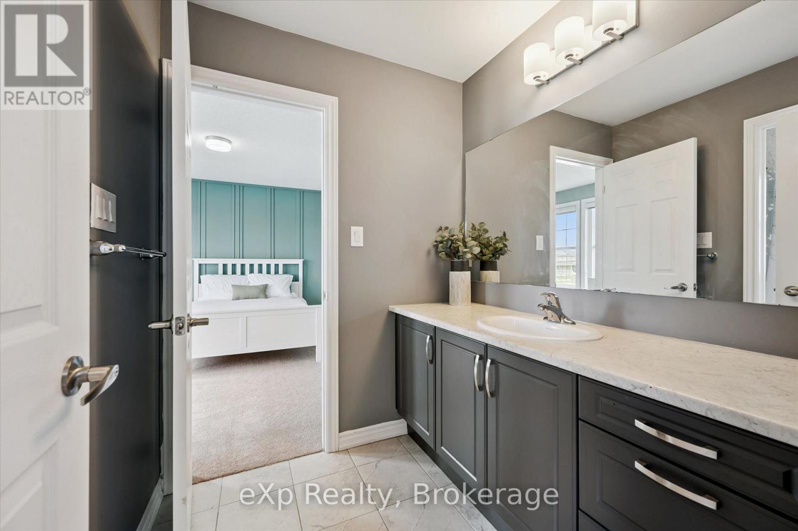 201 MCFARLANE CRESCENT - 31