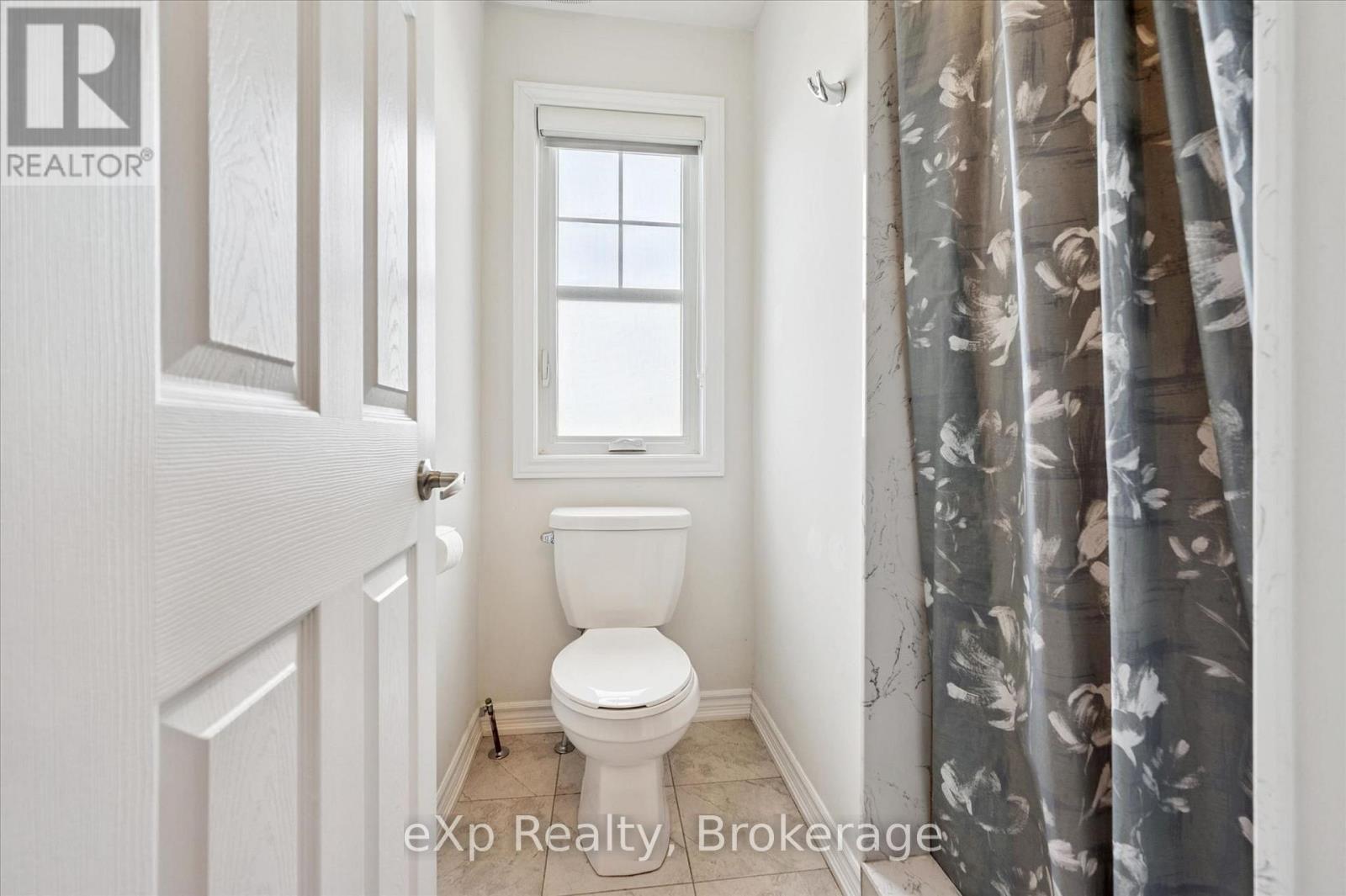 201 MCFARLANE CRESCENT - 32