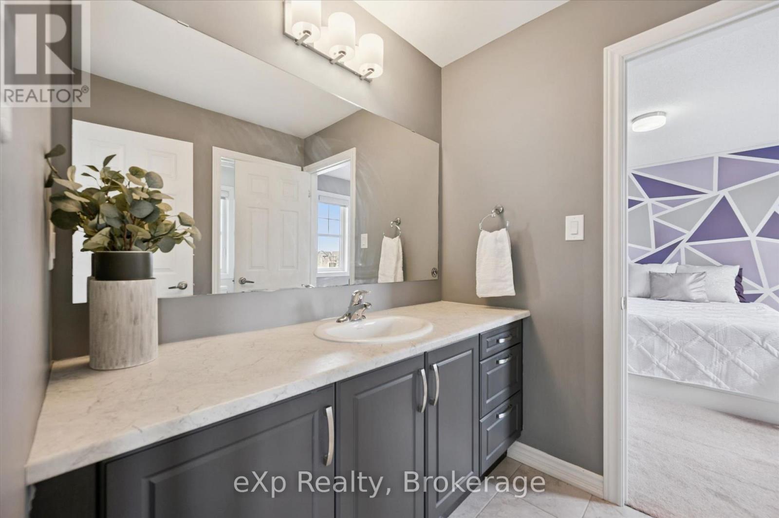 201 MCFARLANE CRESCENT - 33