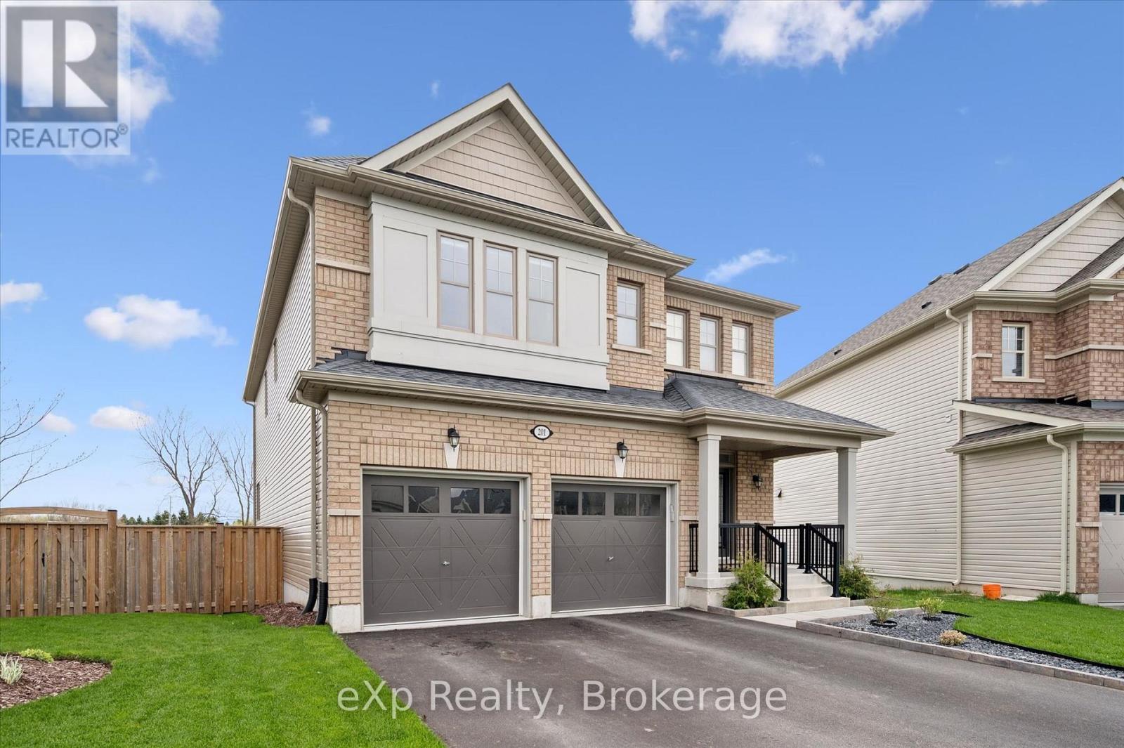 201 MCFARLANE CRESCENT - 4
