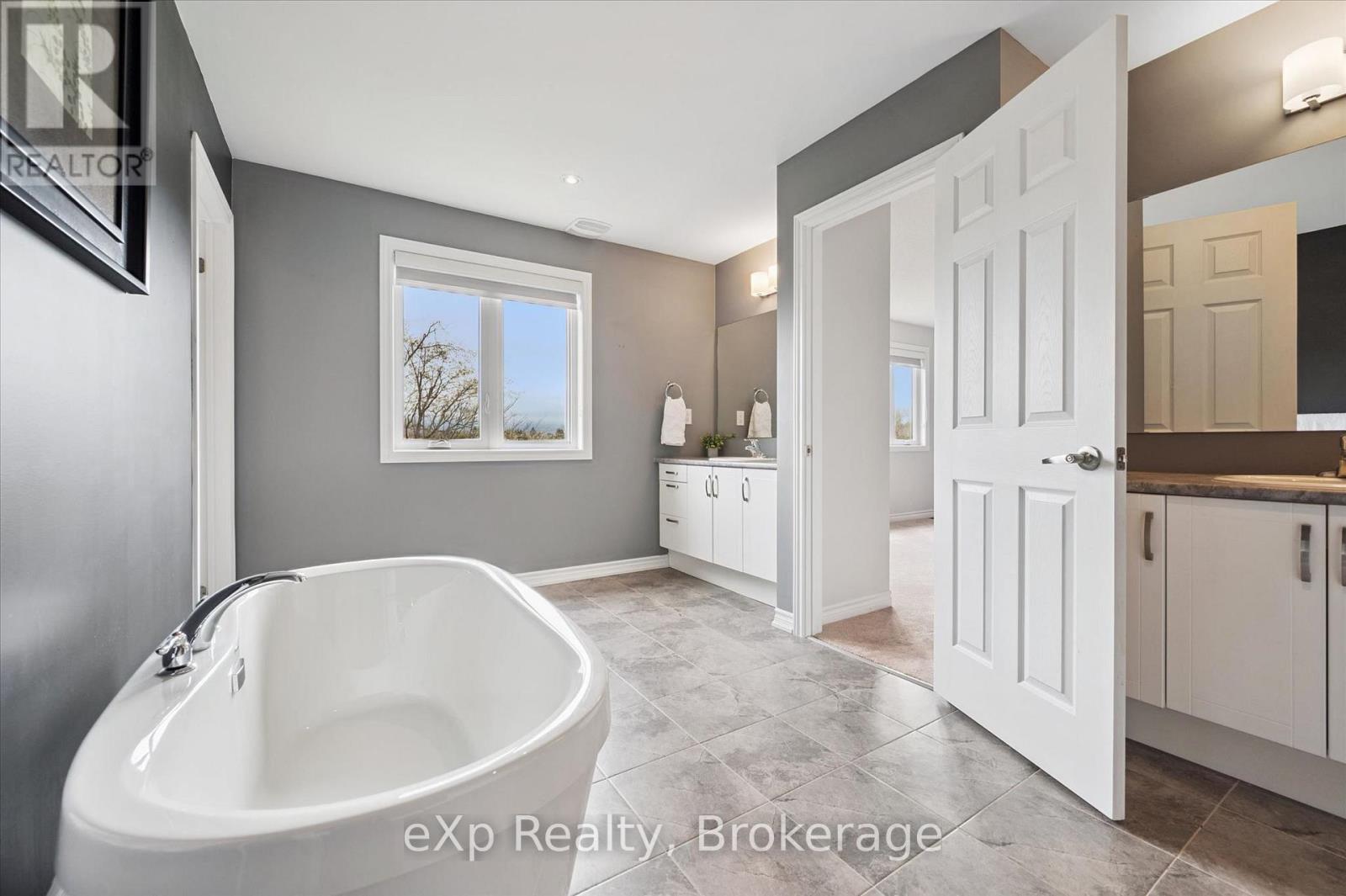 201 MCFARLANE CRESCENT - 41