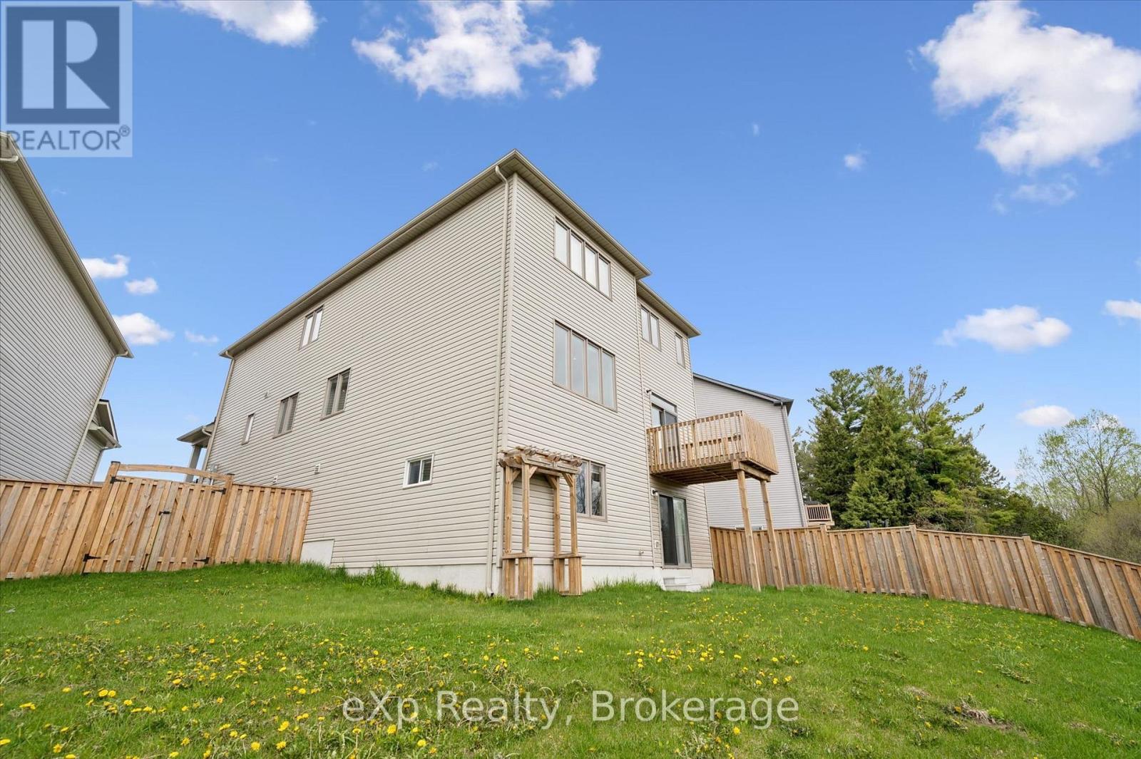 201 MCFARLANE CRESCENT - 45