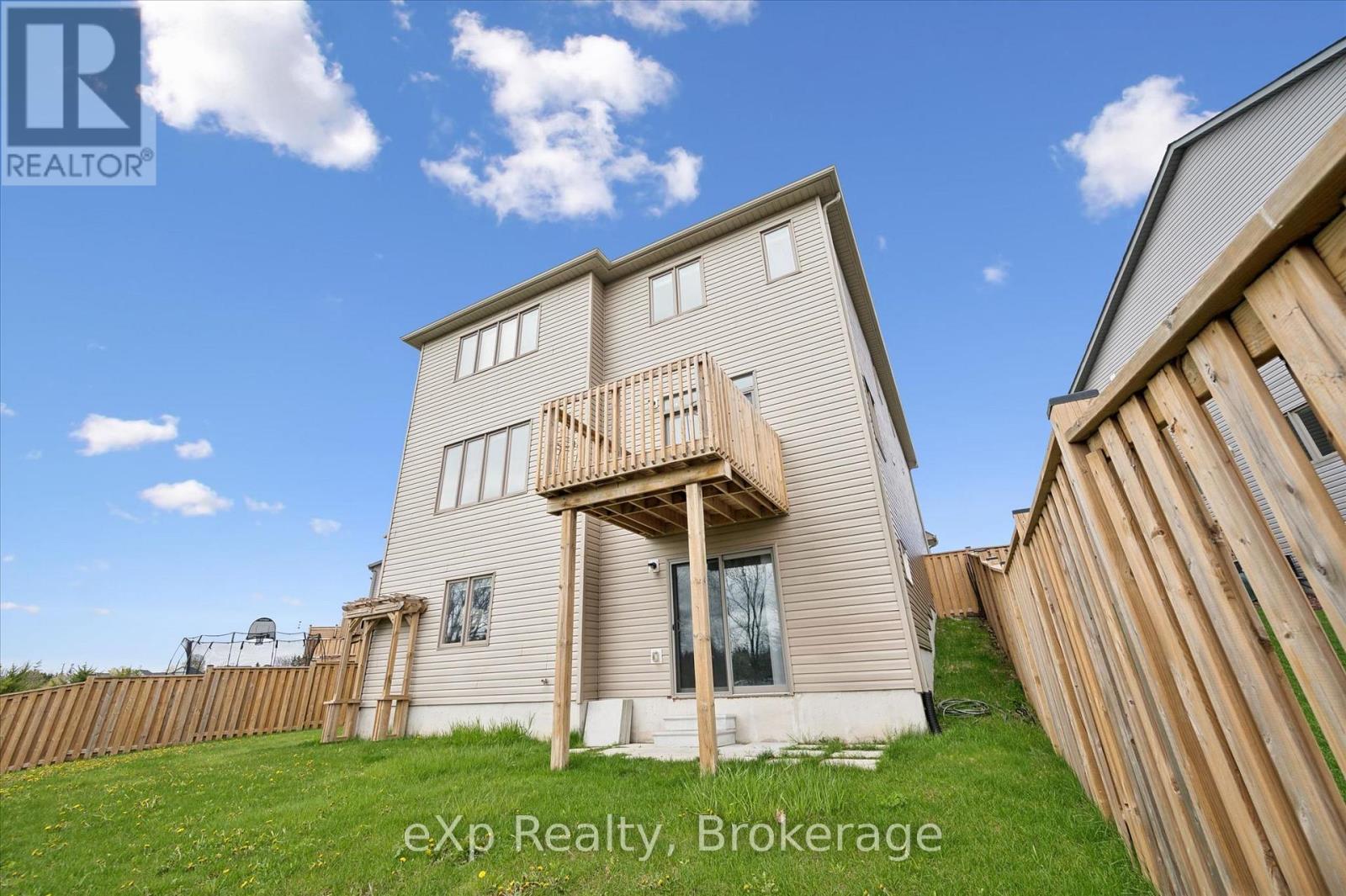 201 MCFARLANE CRESCENT - 46