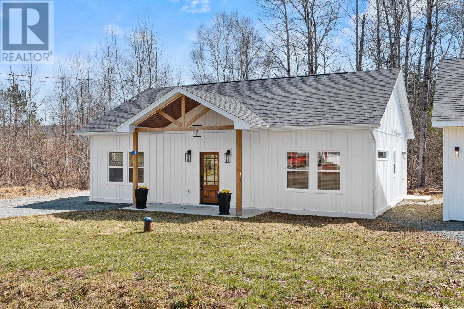 15 Chalet Crescent - 2