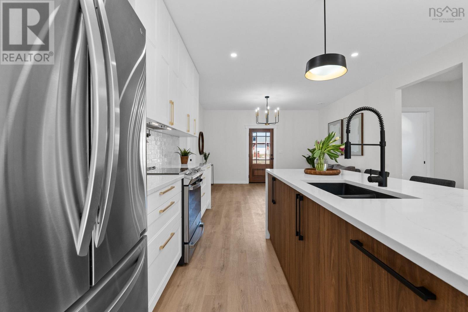 15 Chalet Crescent - 17