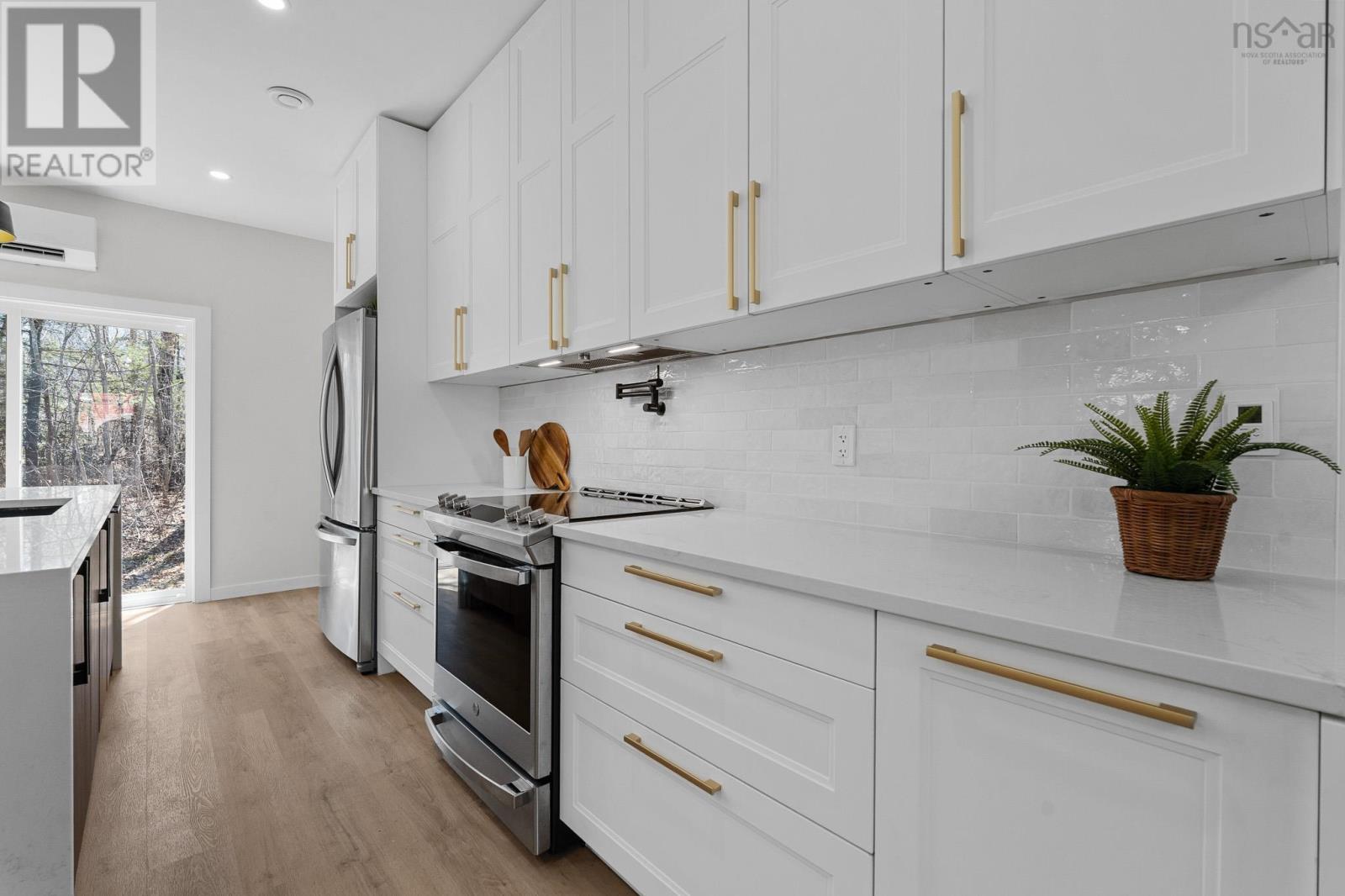 15 Chalet Crescent - 18