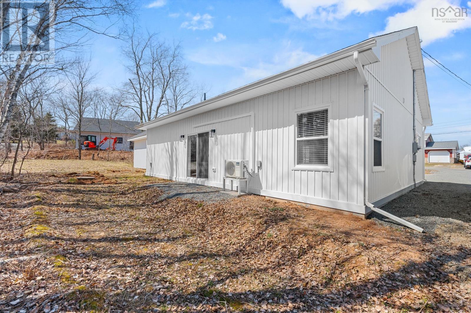 15 Chalet Crescent - 44