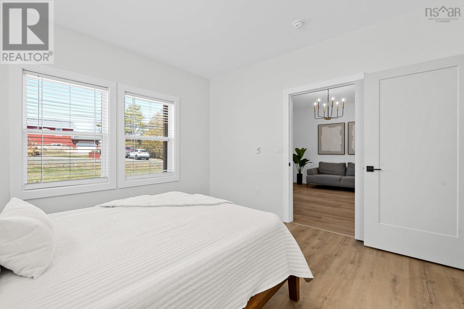 15 Chalet Crescent - 28