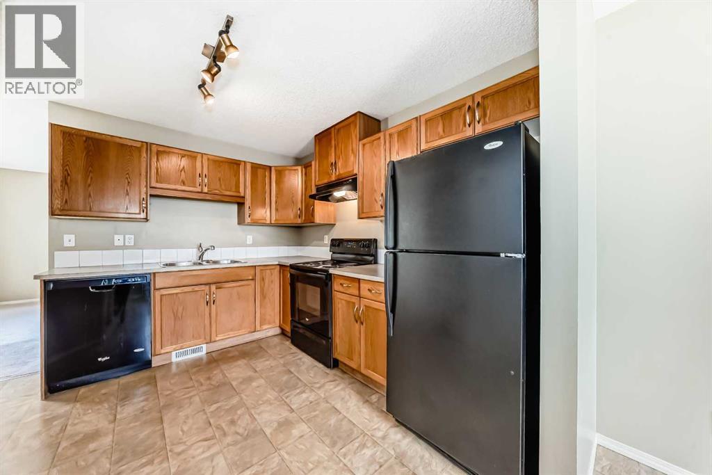 501 Saddlecrest Boulevard NE - 5