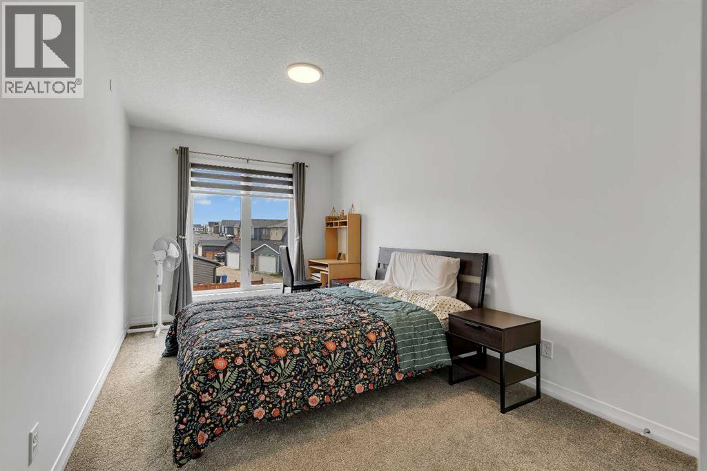 176 Howse Crescent NE - 35