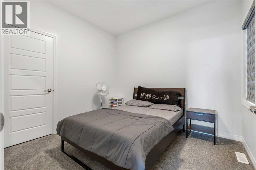 176 Howse Crescent NE - 19