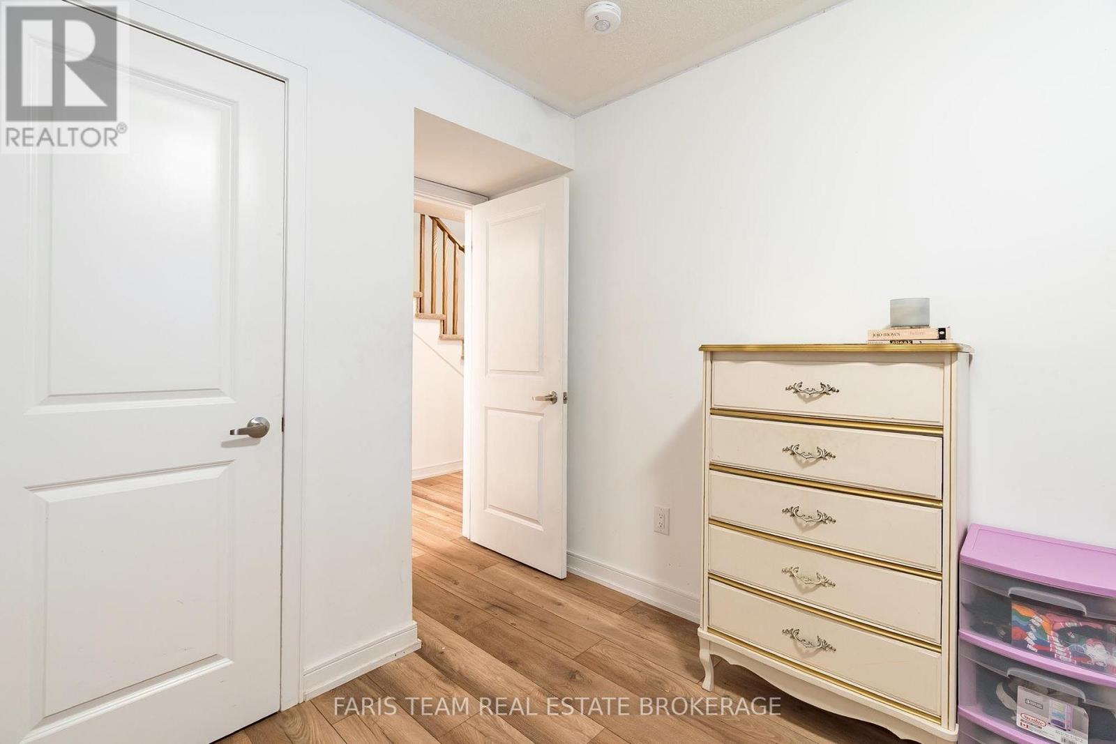 39 APPLETREE LANE - 26