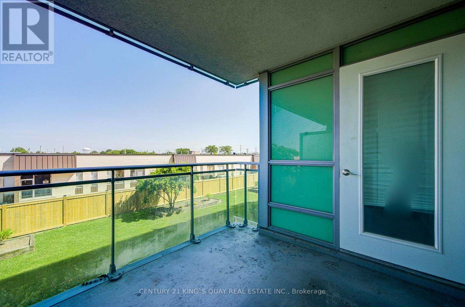 #227 60 FAIRFAX CRESCENT - 21