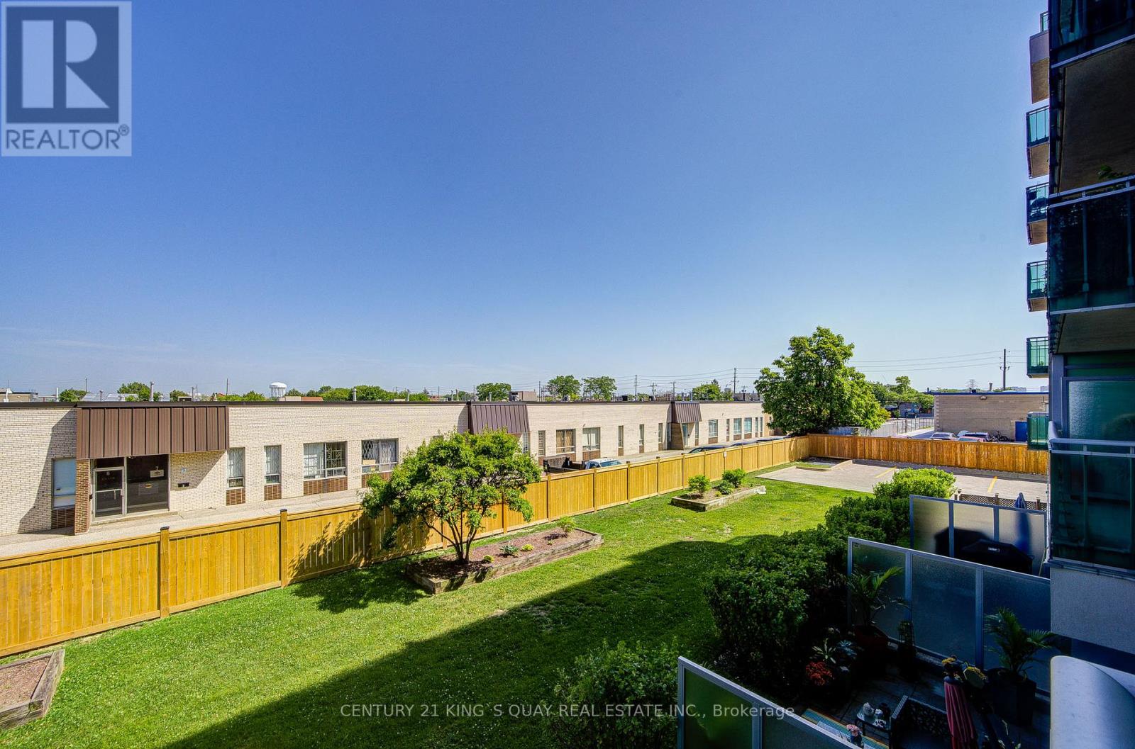 #227 60 FAIRFAX CRESCENT - 22