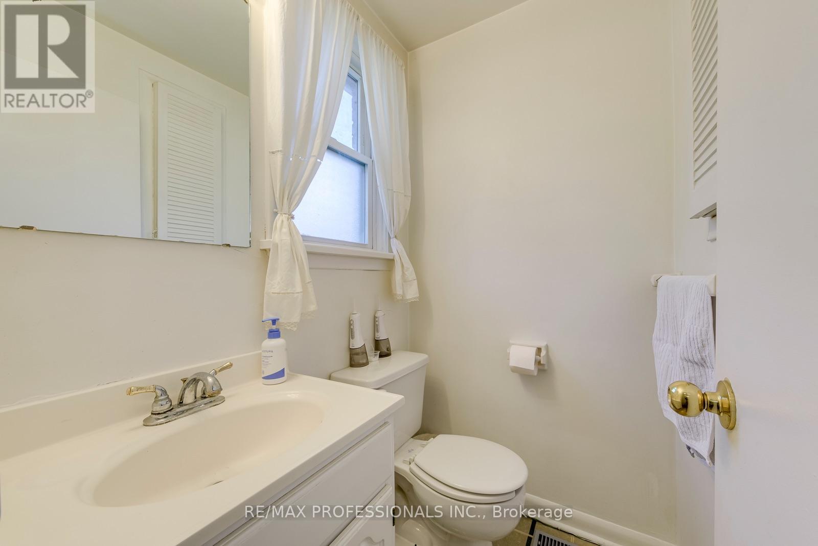 256 WELLESWORTH DRIVE - 11