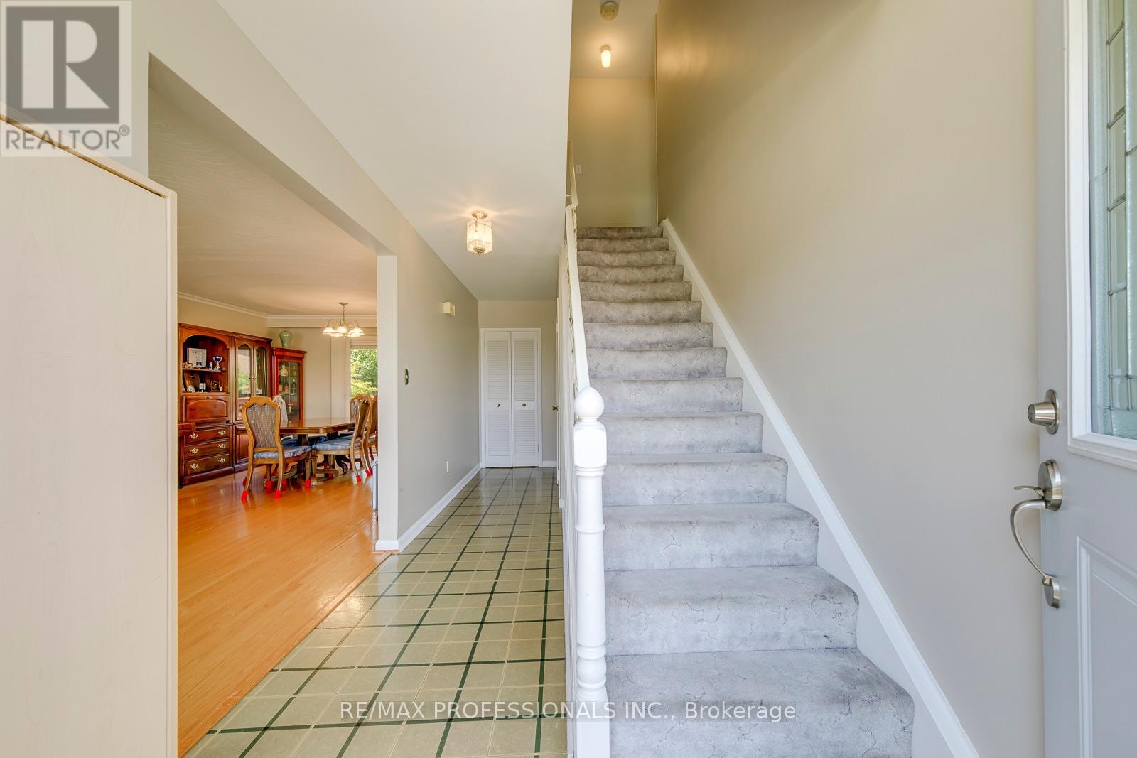256 WELLESWORTH DRIVE - 12