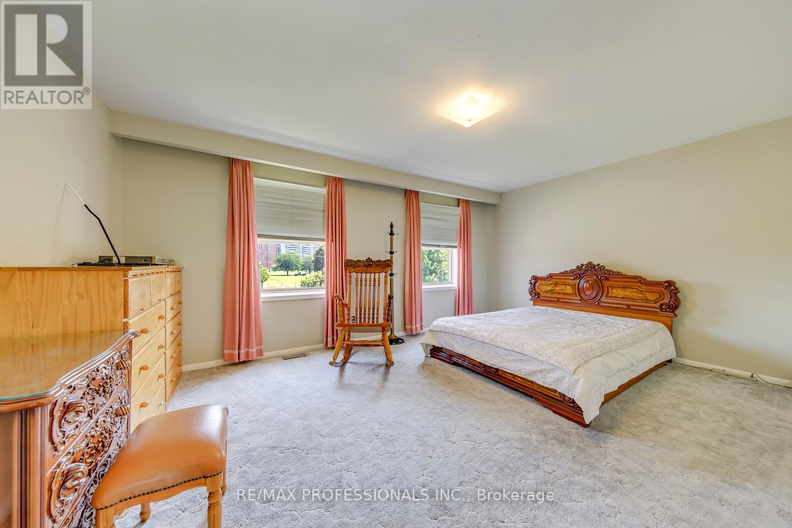 256 WELLESWORTH DRIVE - 13