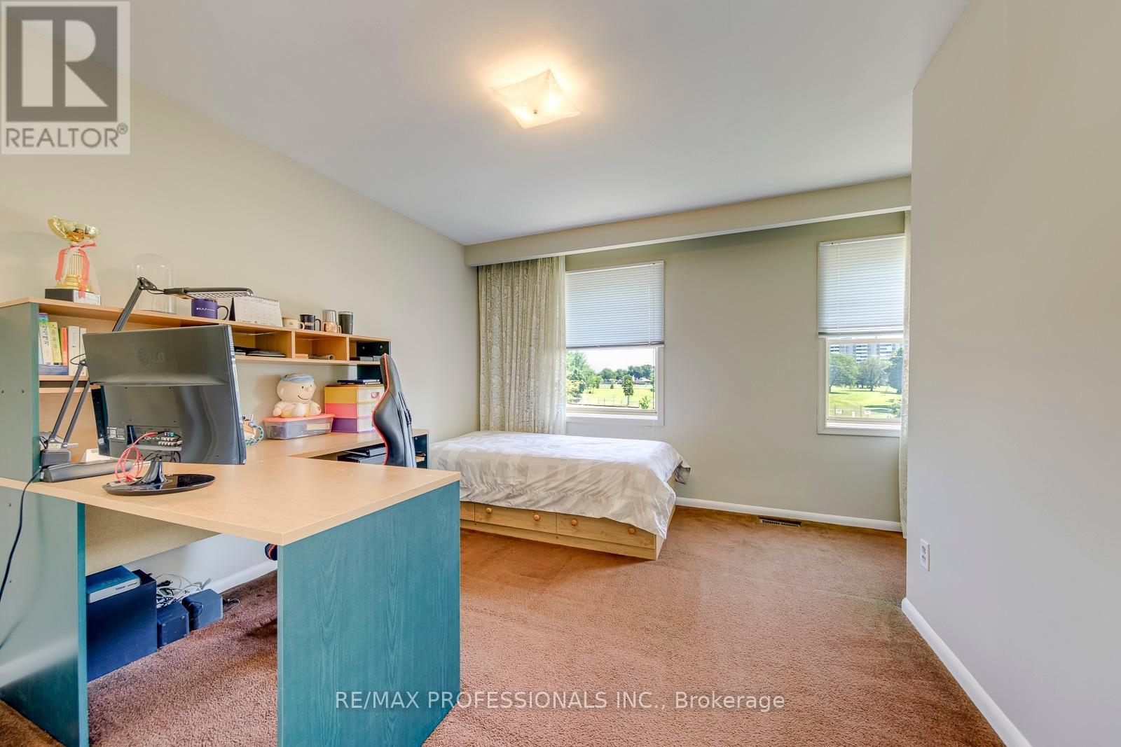 256 WELLESWORTH DRIVE - 14