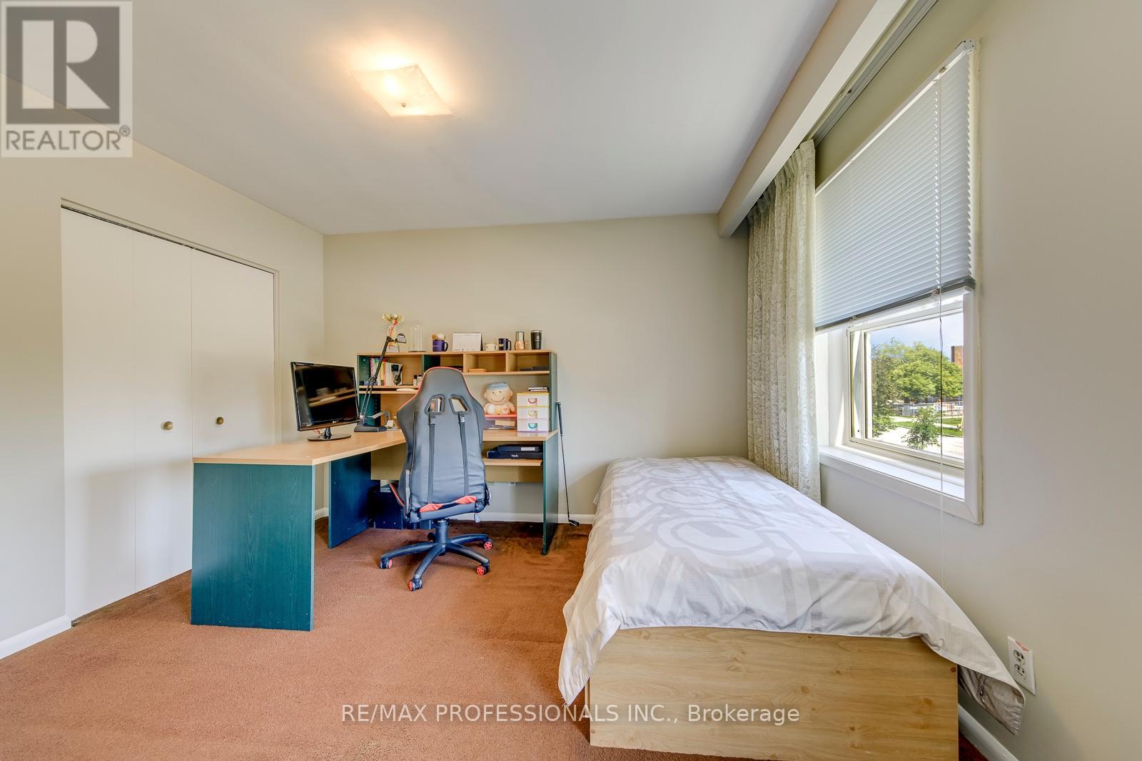 256 WELLESWORTH DRIVE - 15