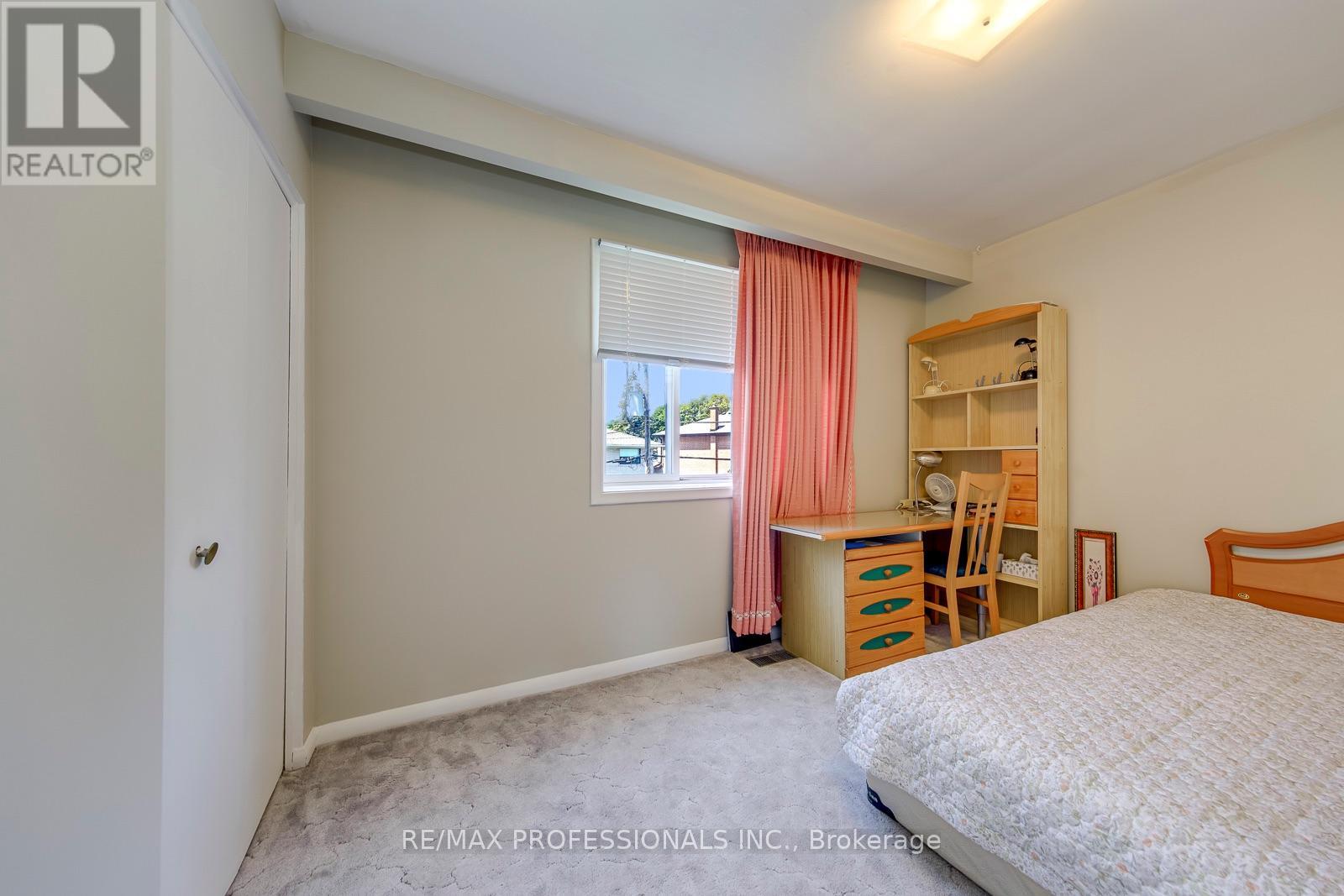 256 WELLESWORTH DRIVE - 16