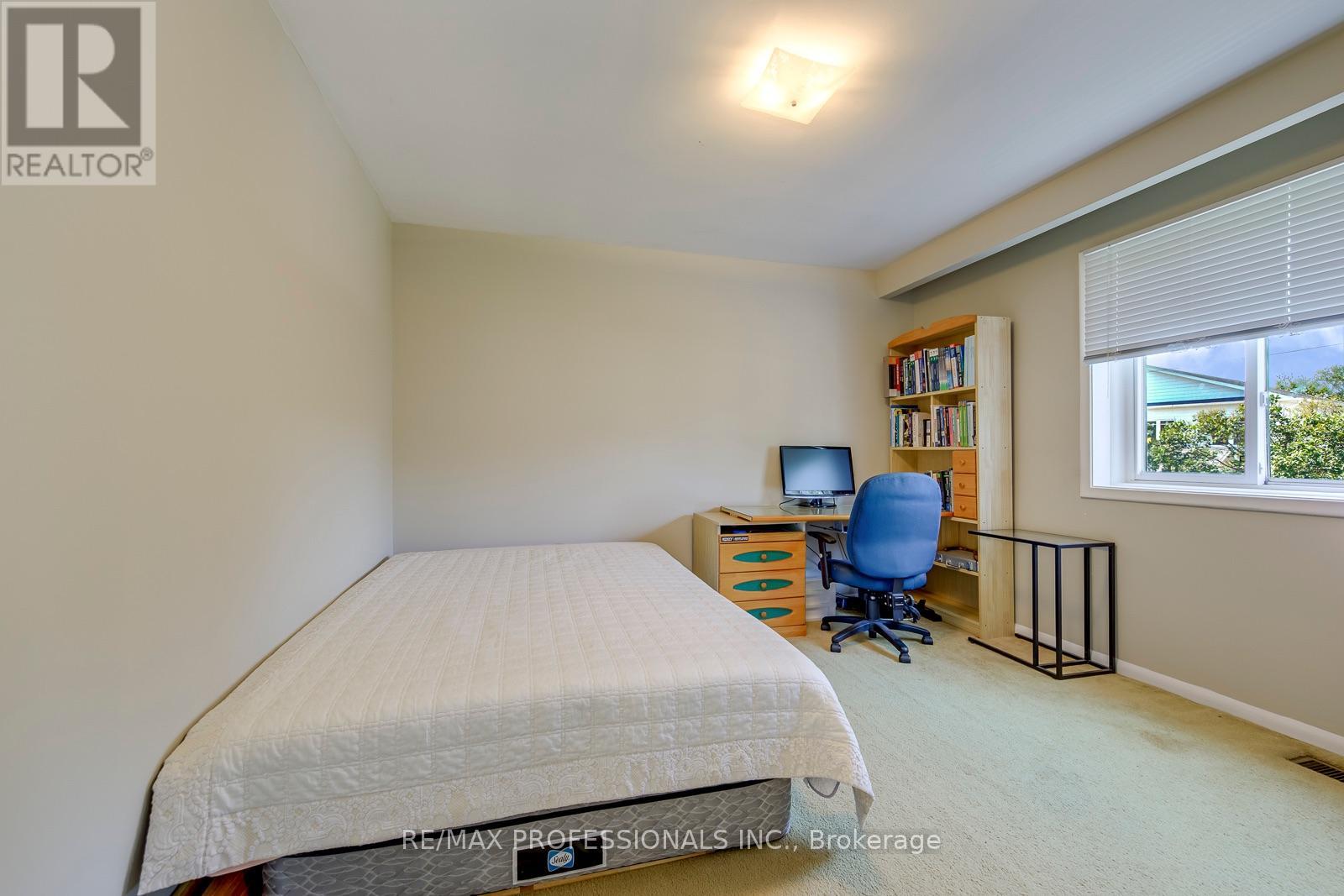 256 WELLESWORTH DRIVE - 17