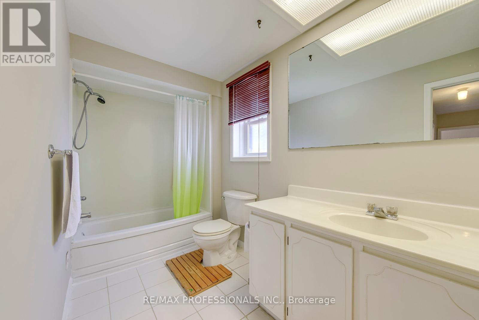 256 WELLESWORTH DRIVE - 18