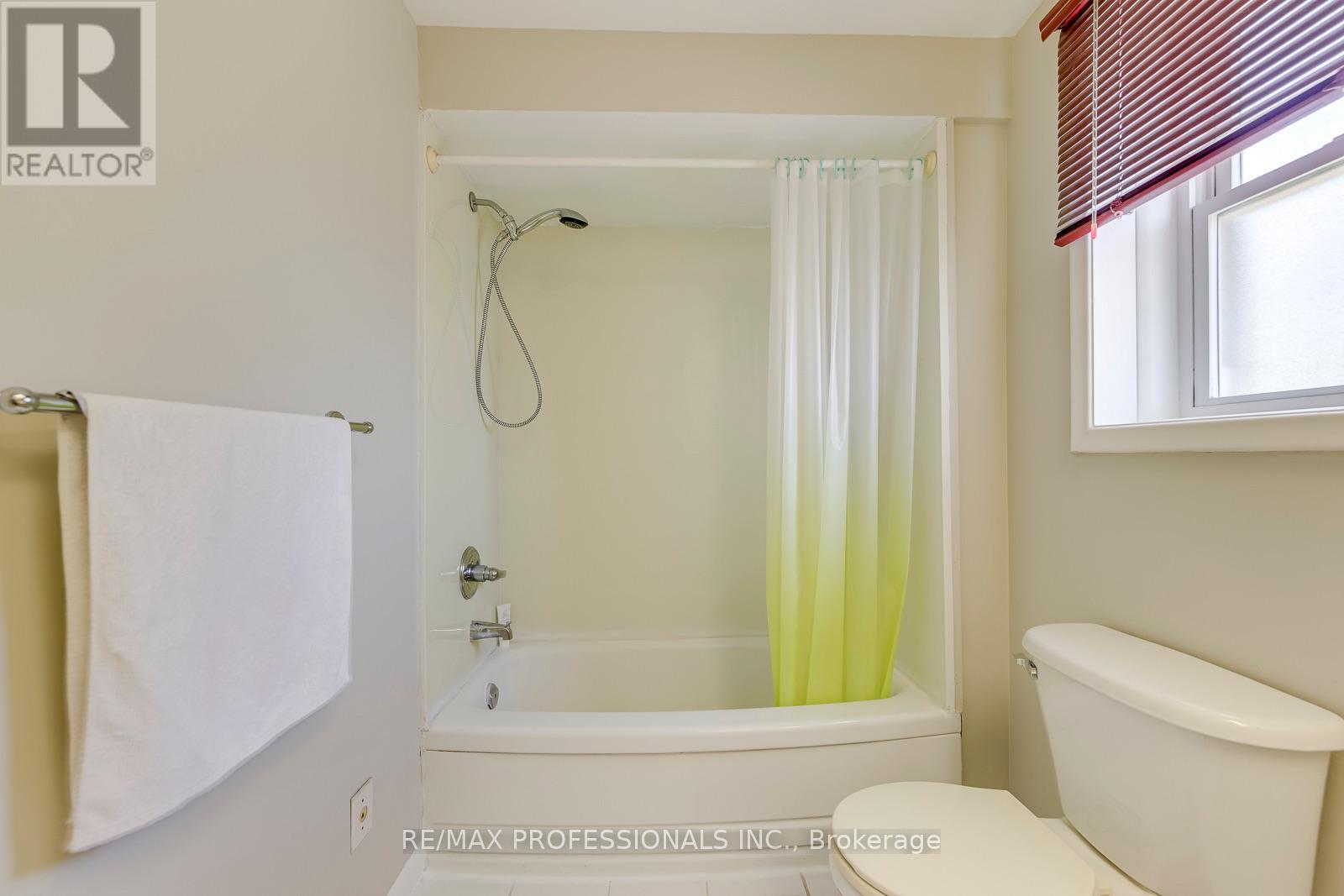 256 WELLESWORTH DRIVE - 19
