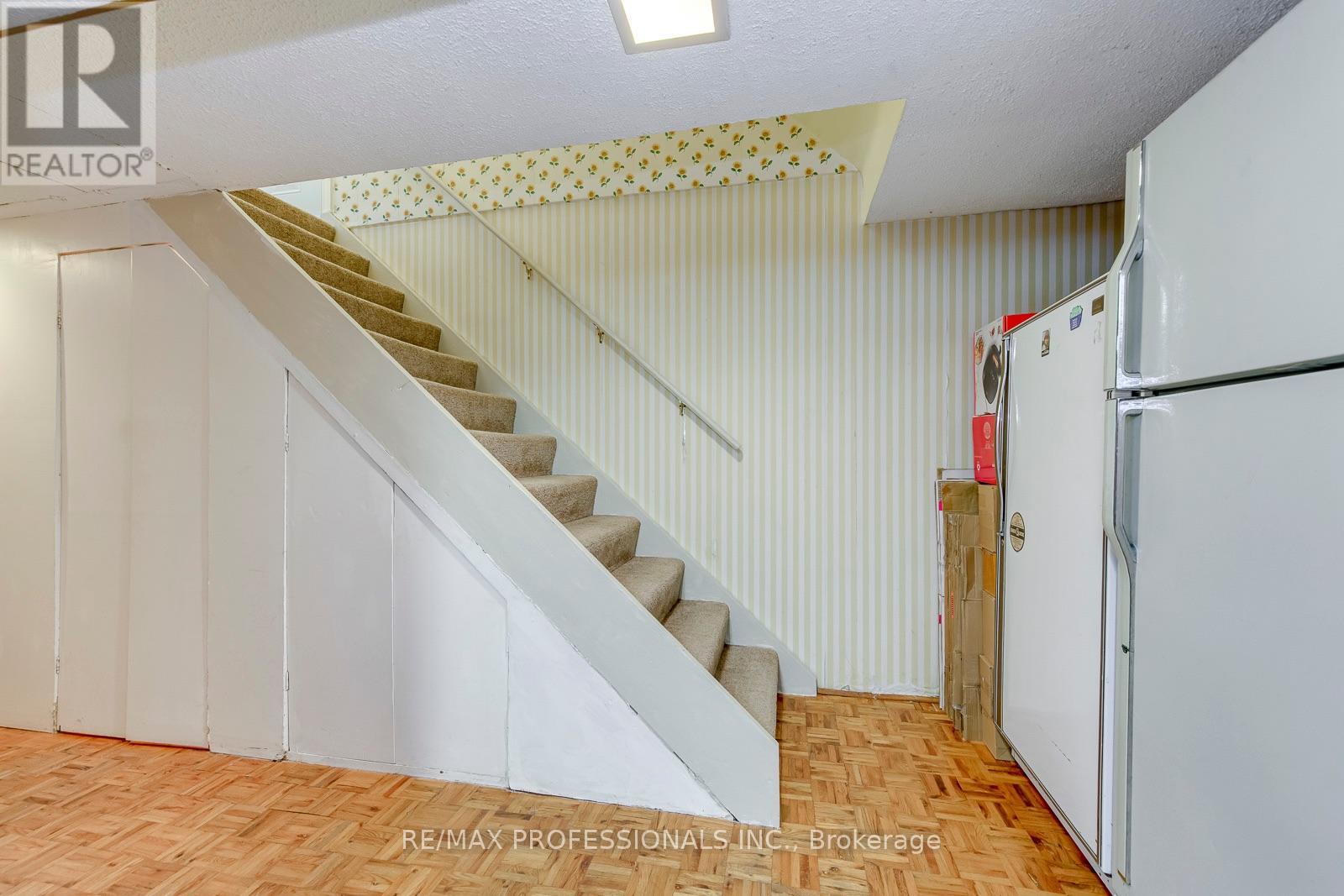 256 WELLESWORTH DRIVE - 20