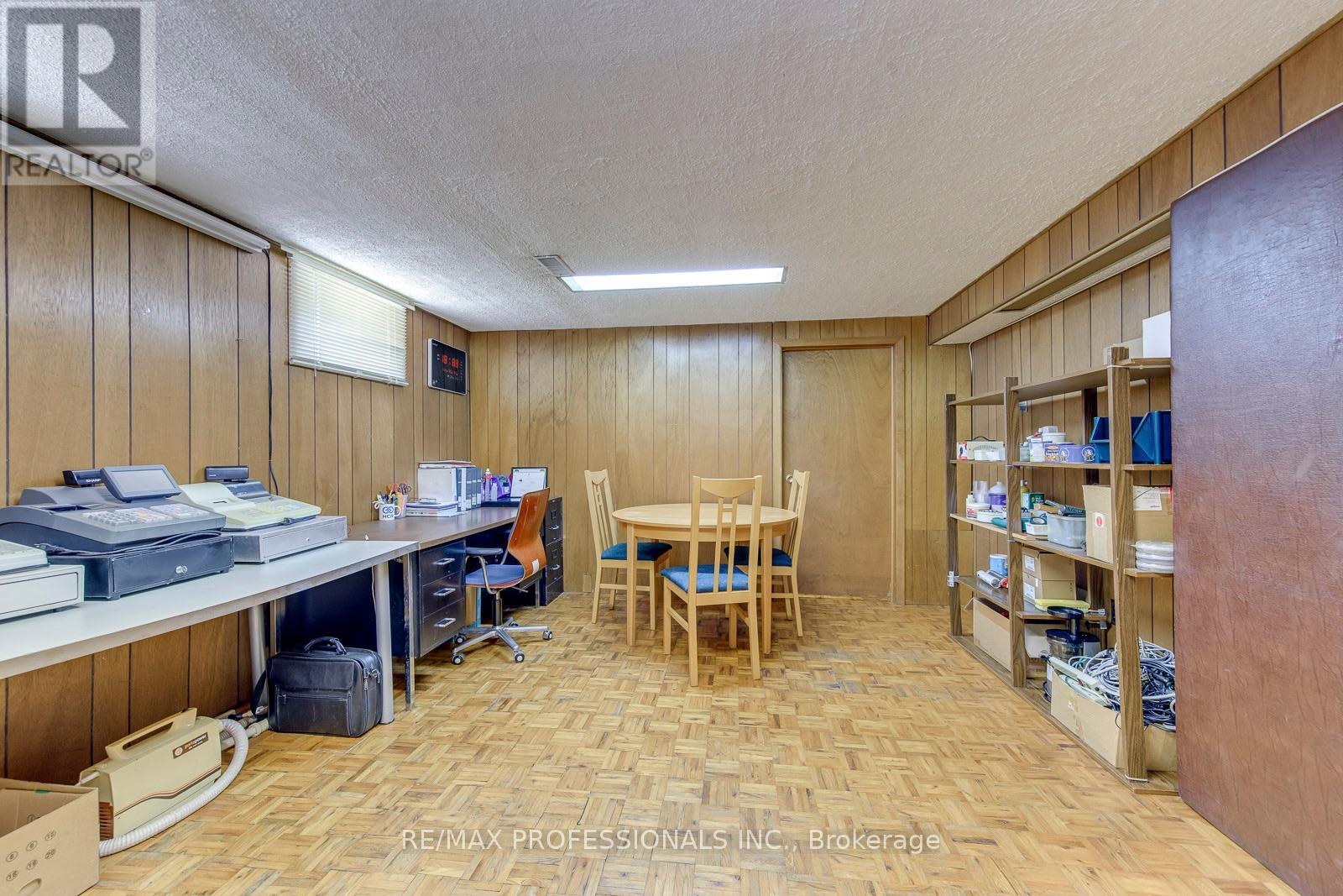 256 WELLESWORTH DRIVE - 22
